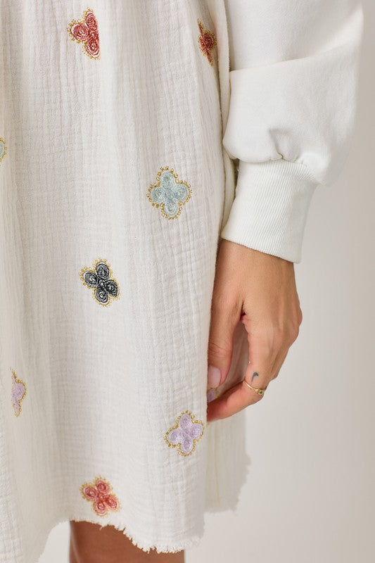 Sweatshirt Dress in White with Embroidered details