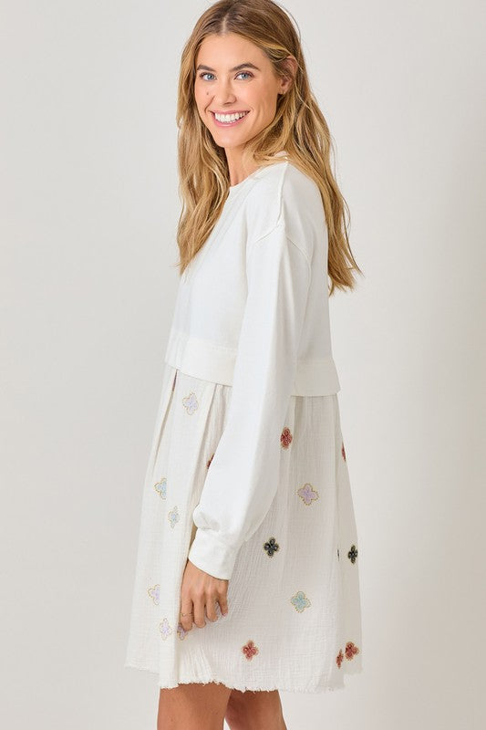 Sweatshirt Dress in White with Embroidered details
