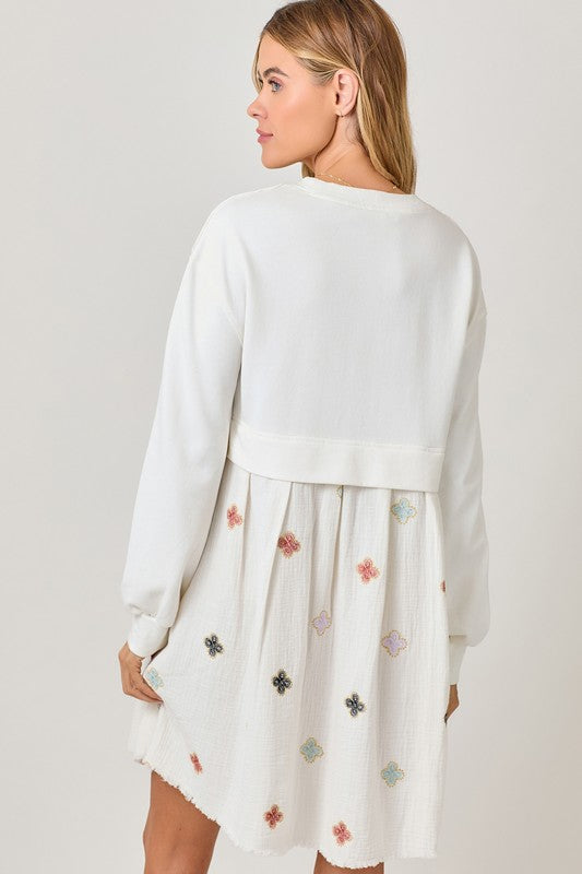 Sweatshirt Dress in White with Embroidered details